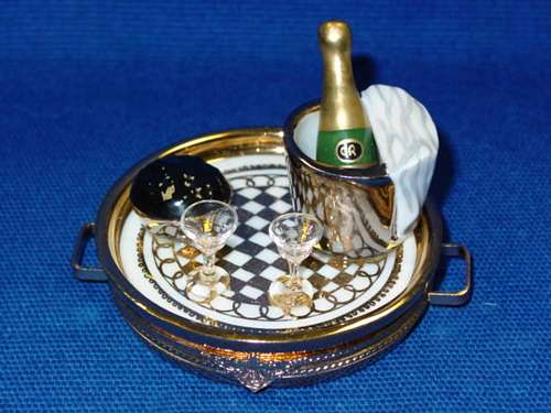 CHAMPAGNE & CAVIAR ON GOLD TRAY